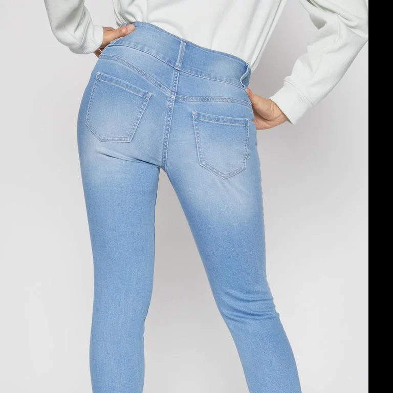 Womens petite jeans, choosing the right pair of petite women's jeans can be a detailed process, as fit and proportion play a crucial role in achieving