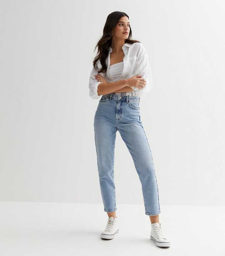 Mom jeans high waisted are a versatile and comfortable staple for expecting mothers, offering support to the belly while maintaining