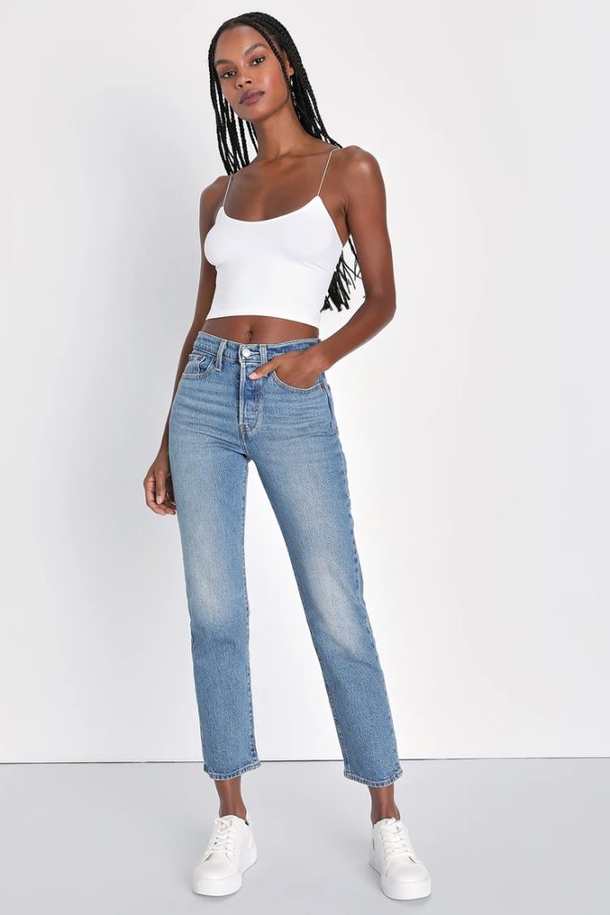 Wedgie straight jeans, when purchasing straight-leg jeans, you need to consider factors such as design, material, size, color, and personal body shape characteristics.