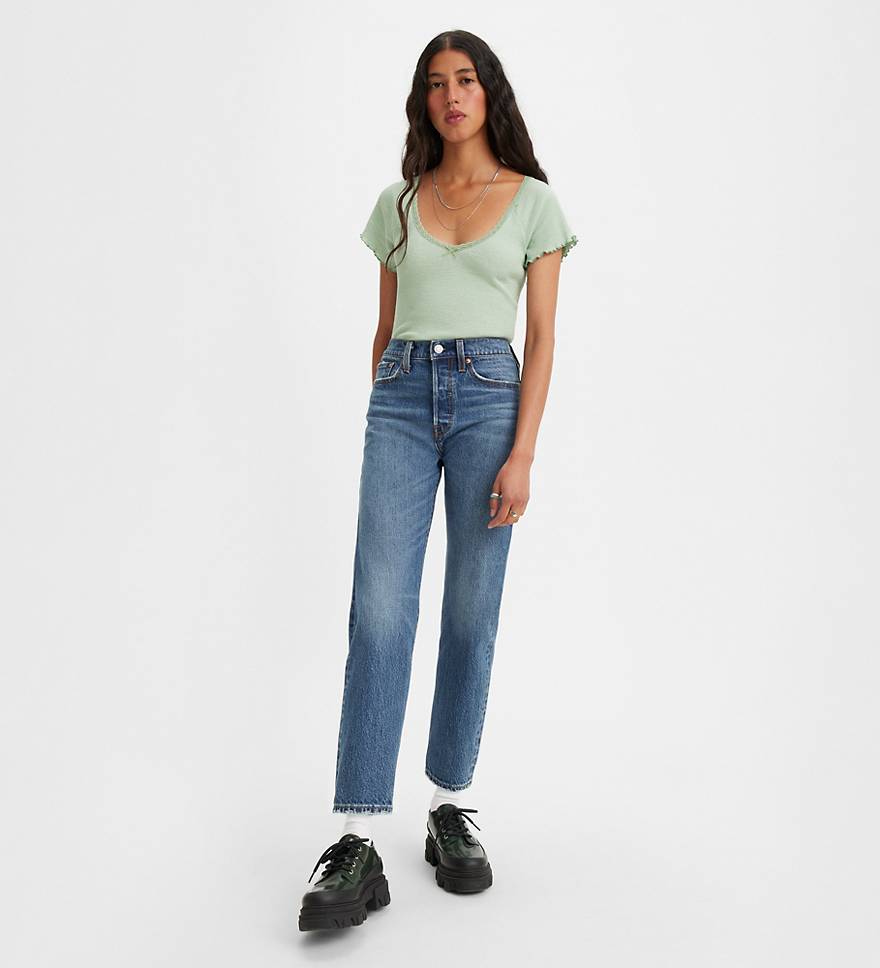 Wedgie straight jeans, when purchasing straight-leg jeans, you need to consider factors such as design, material, size, color, and personal body shape characteristics.