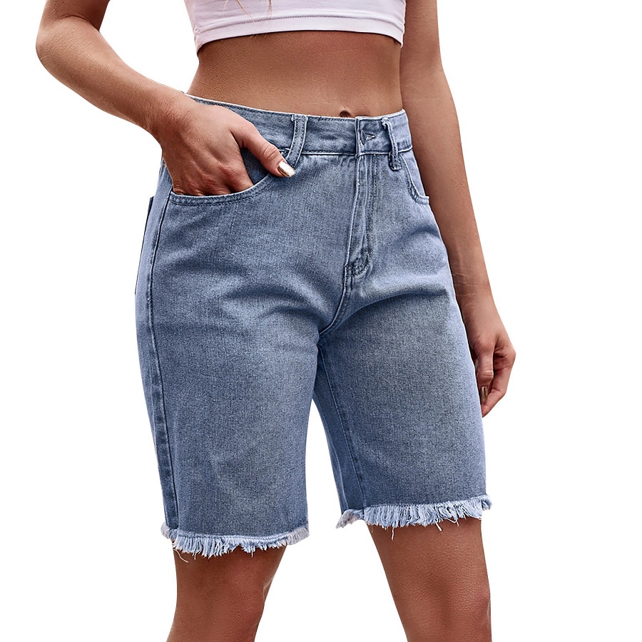 Mid Thigh Jean Shorts – A Cute Outfit for Street Photos